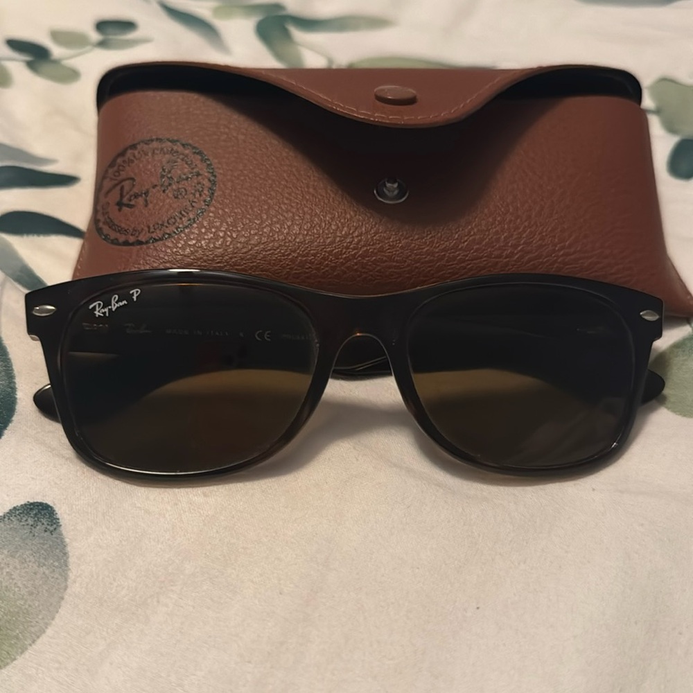 Woman's polarized brown ray-bans.